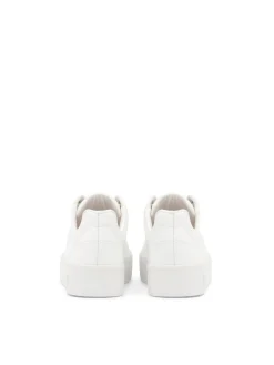Białe minimalistyczne sneakersy na prostej podeszwie
