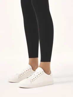 Białe minimalistyczne sneakersy ze skóry