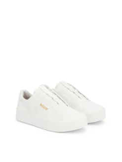 Białe skórzane sneakersy na prostej podeszwie
