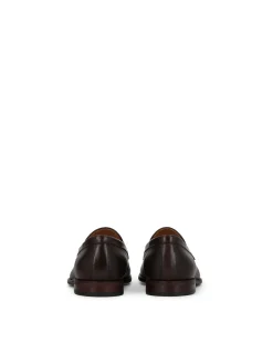 Brązowe loafersy ze zdobioną cholewką