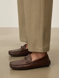 Brązowe mokasyny skórzane z elegancką sprzączką jeździecką