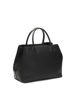 Czarna skórzana torebka w stylu minimal
