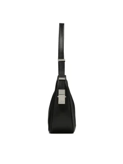 Czarna torebka baguette z monogramem