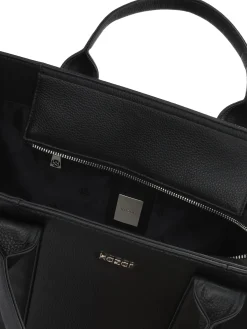 Czarna tote bag z groszkowej skóry naturalnej z odpinanym paskiem