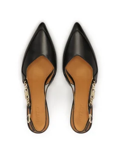 Czarne czółenka slingback z metalowym monogramem