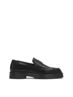 Czarne loafersy slip-on na wyższej podeszwie
