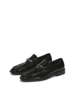 Czarne loafersy z biżuteryjną ozdobą