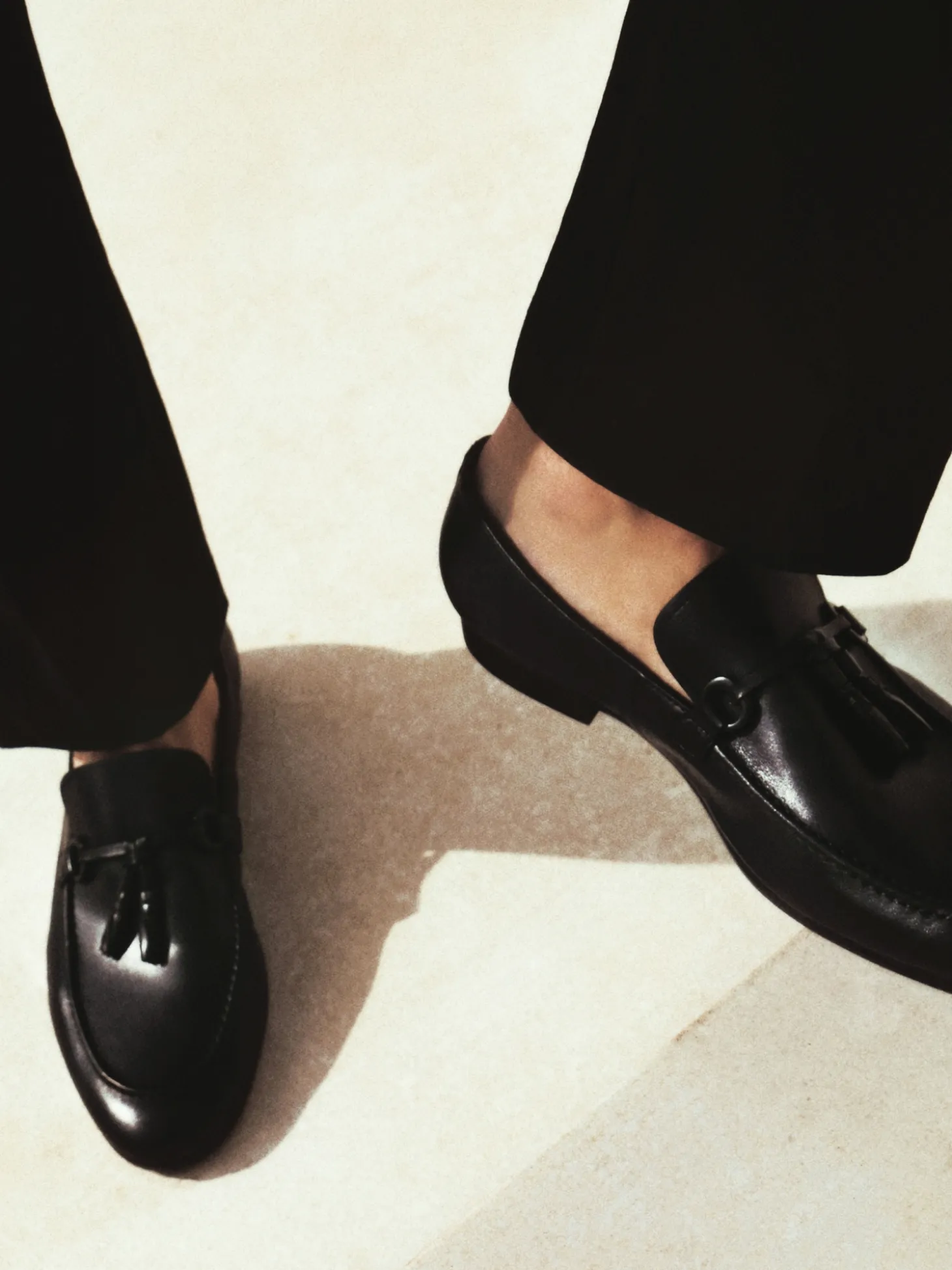 Czarne loafersy z frędzlem
