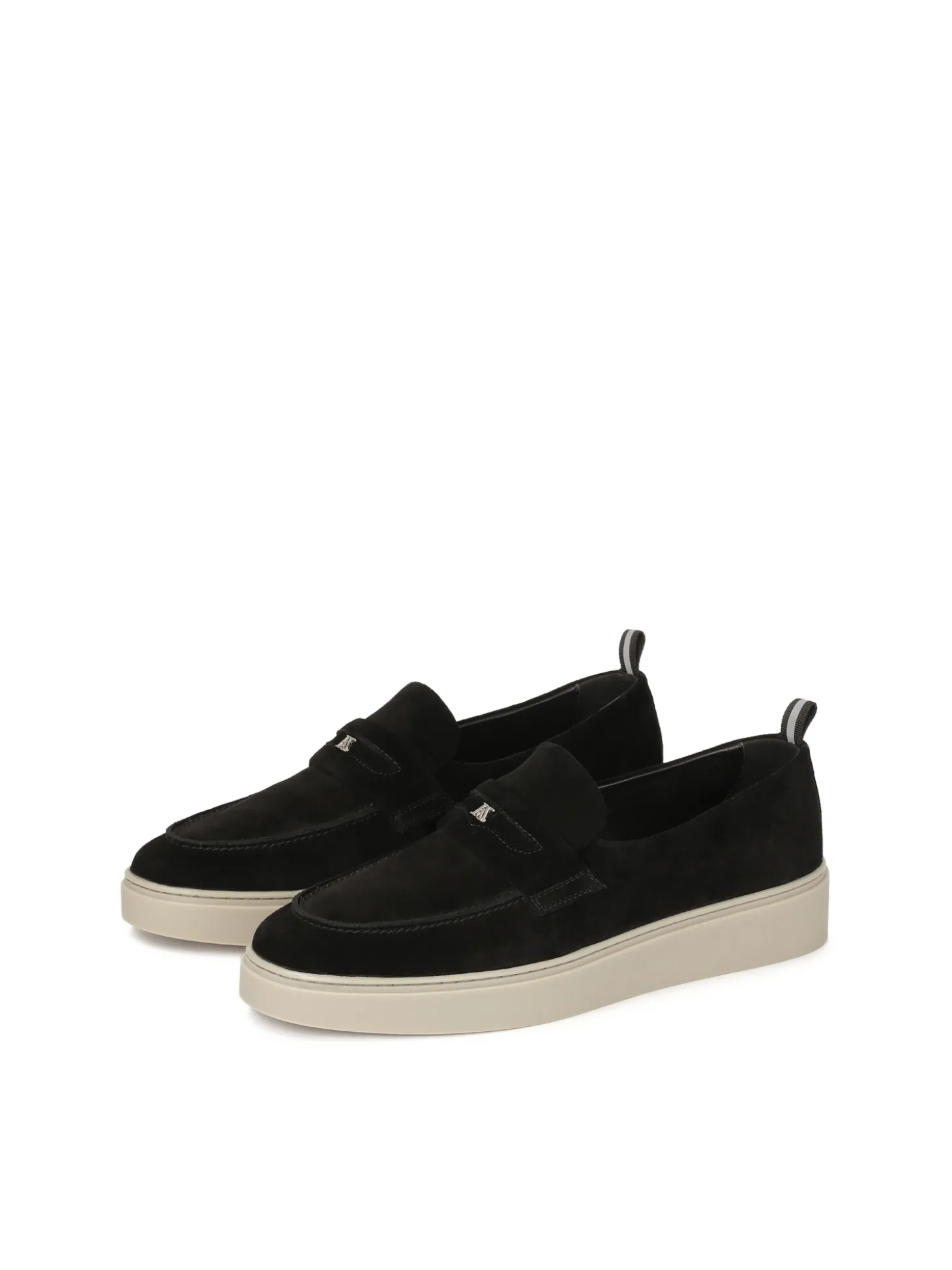 Czarne loafersy z logo osadzone na podeszwie typu sneakers