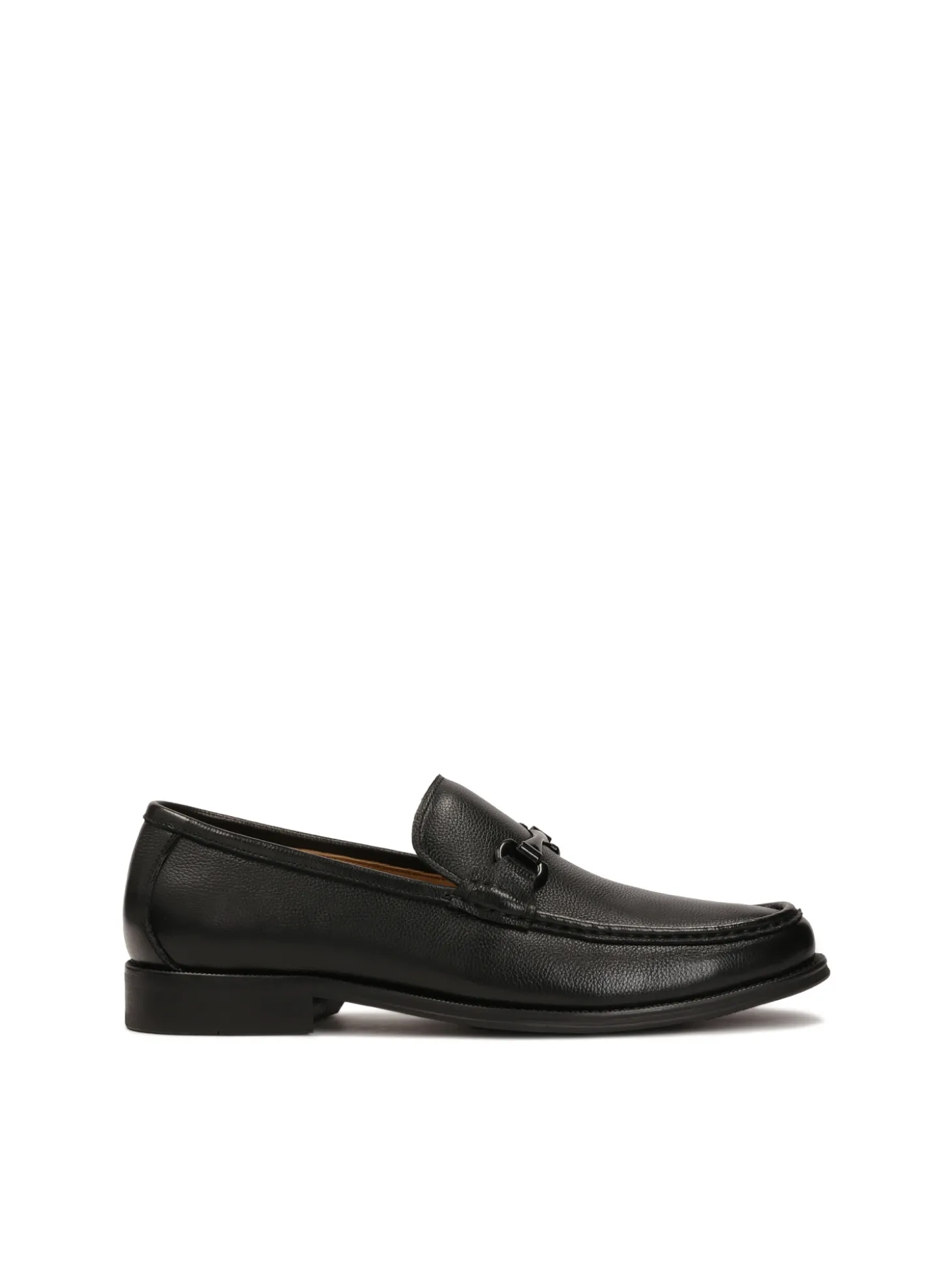 Czarne loafersy z metalową ozdobą