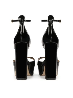 Czarne sandały na platformie z lakierowanej skóry