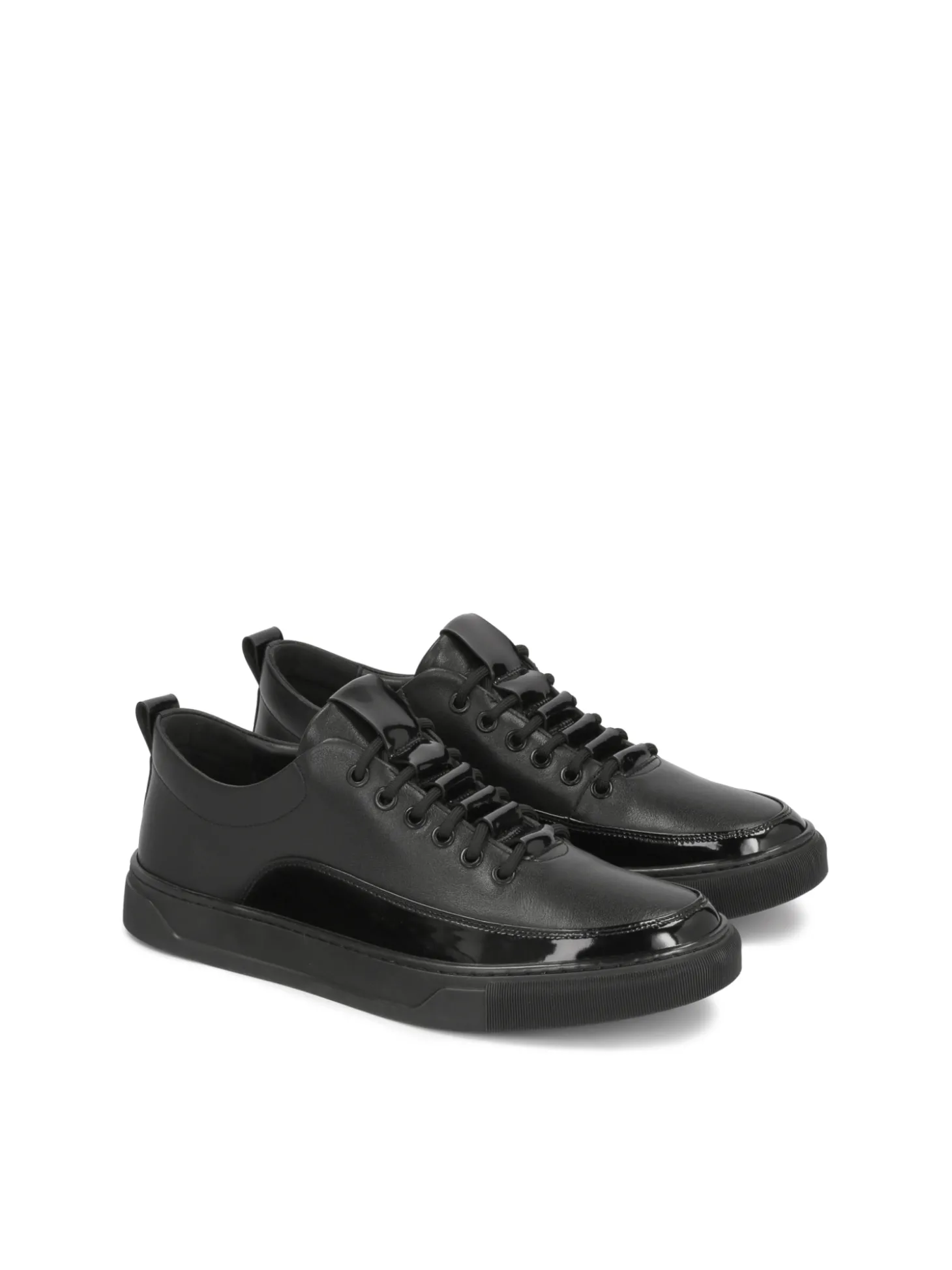 Czarne skórzane sneakersy męskie z lakierowanymi wstawkami