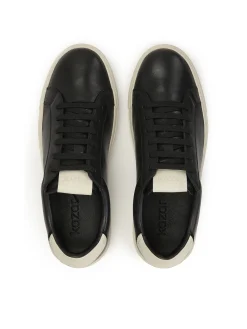 Czarne sneakersy z kontrastującą podeszwą