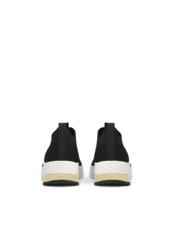 Damskie sneakersy typu slip-on w czerni