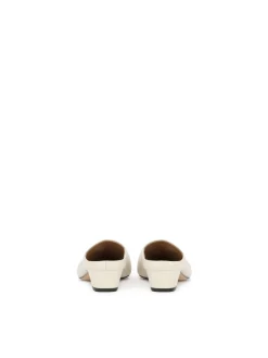 Klapki w odcieniu złamanej bieli Pure Minimalism