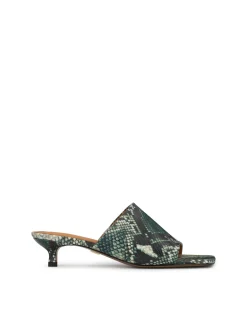 Klapki ze skóry tłoczonej w motyw węża na obcasie kitten heels