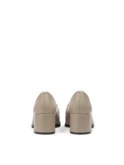 Klasyczne czółenka ze skóry w kolorze taupe
