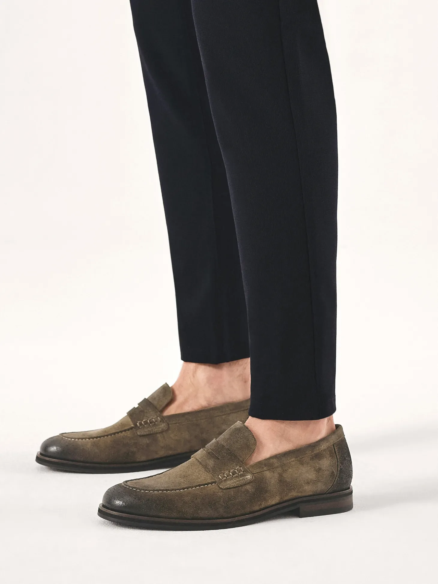 Loafersy z zamszu w kolorze khaki