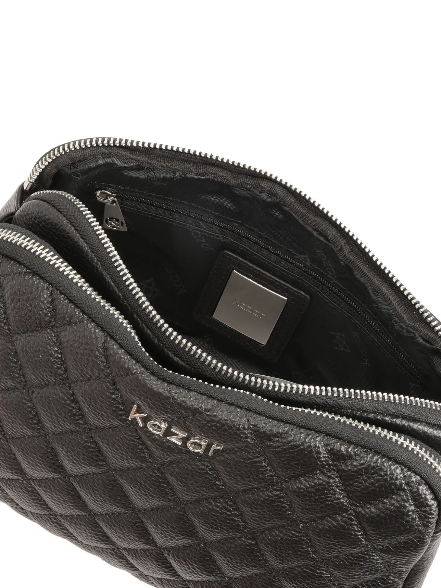Mała czarna torebka crossbody ze srebrnym okuciem