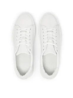Minimalistyczne sneakersy w białym kolorze