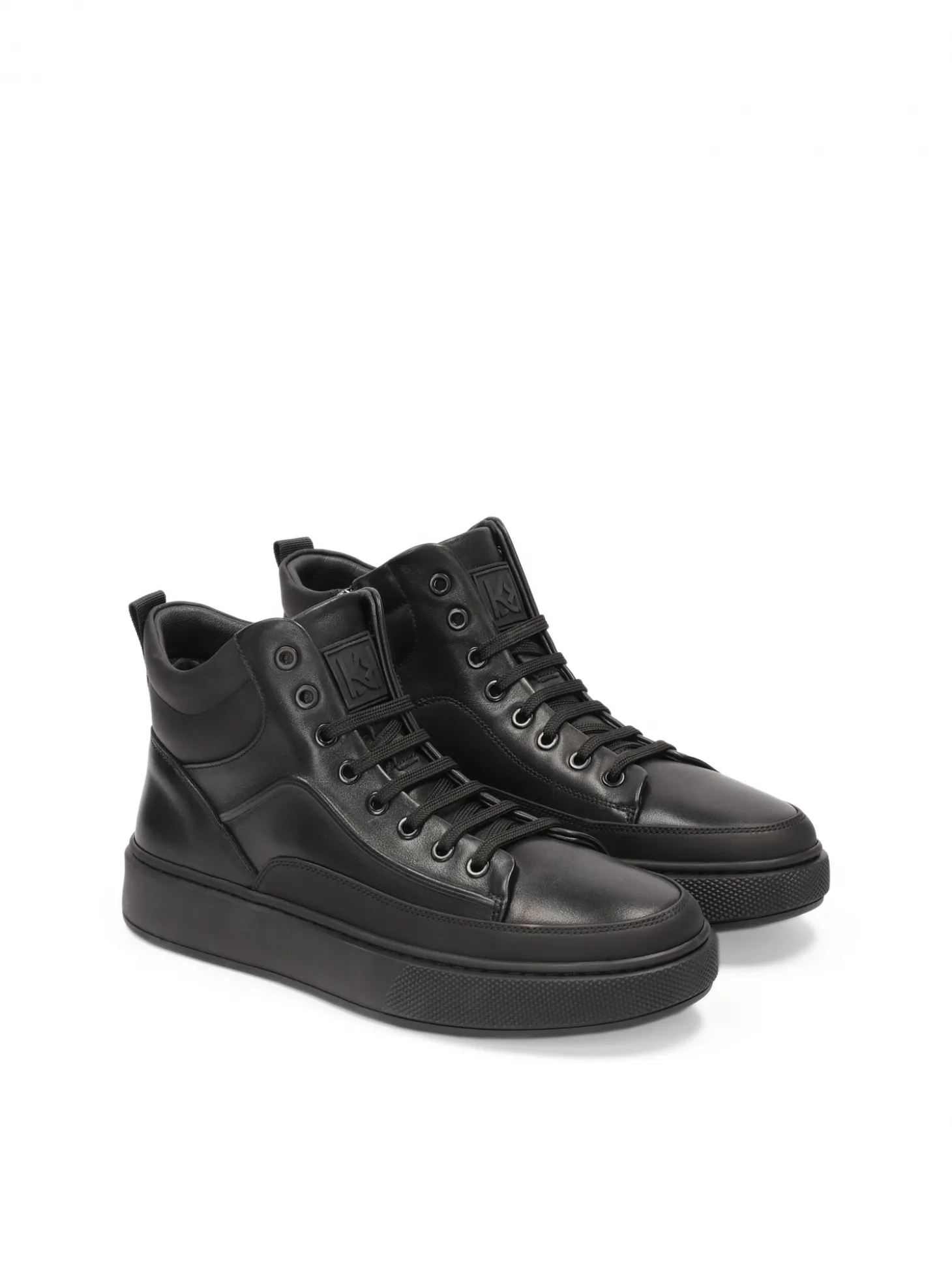 Modne sneakersy z wysoką cholewką