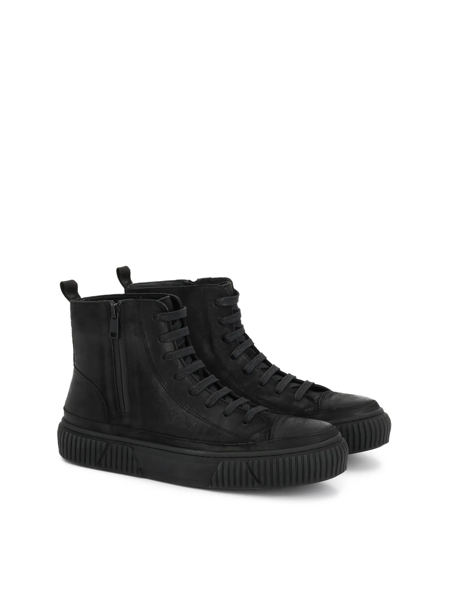 Nubukowe sneakersy z wysoką cholewką