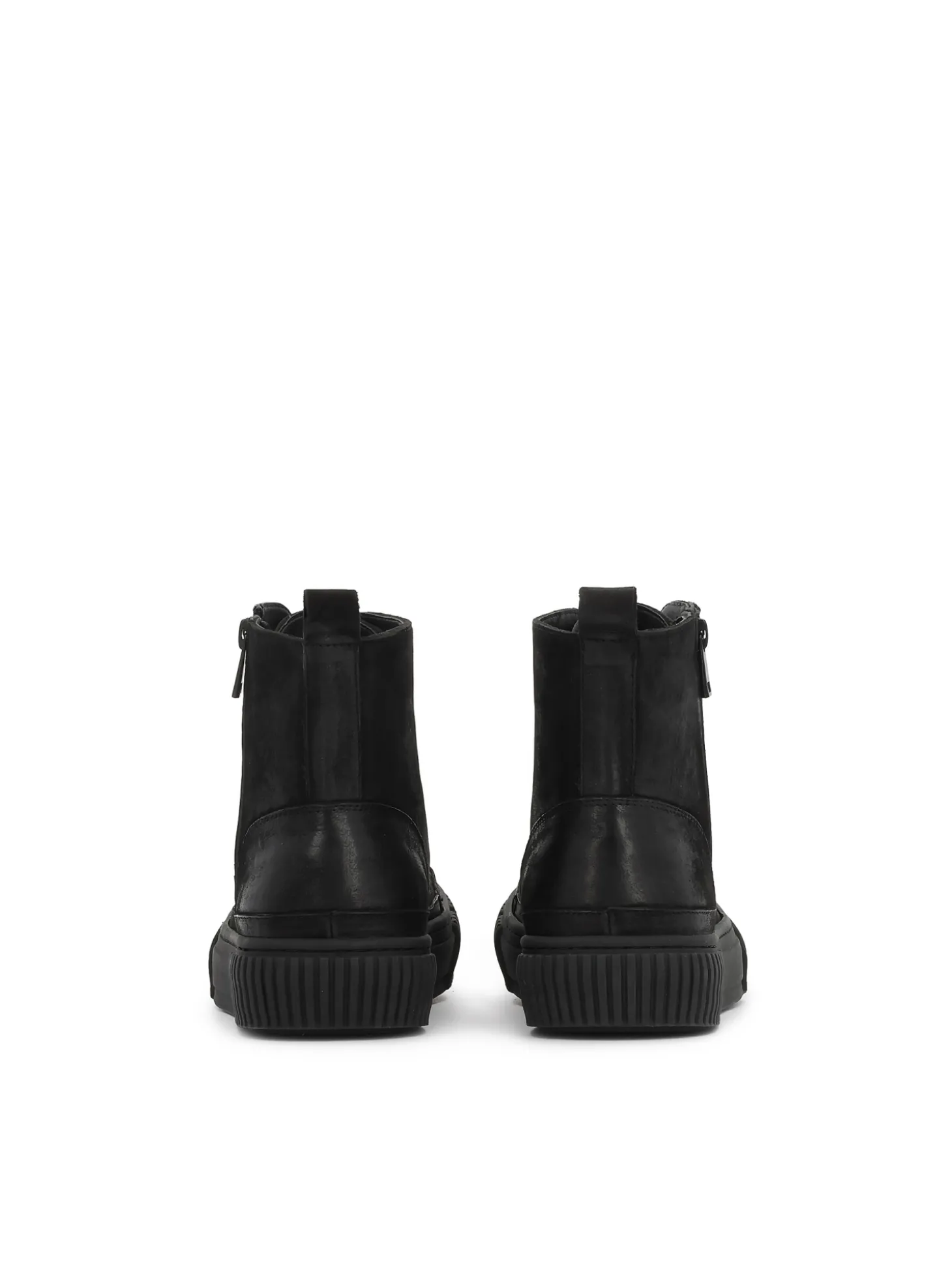 Nubukowe sneakersy z wysoką cholewką