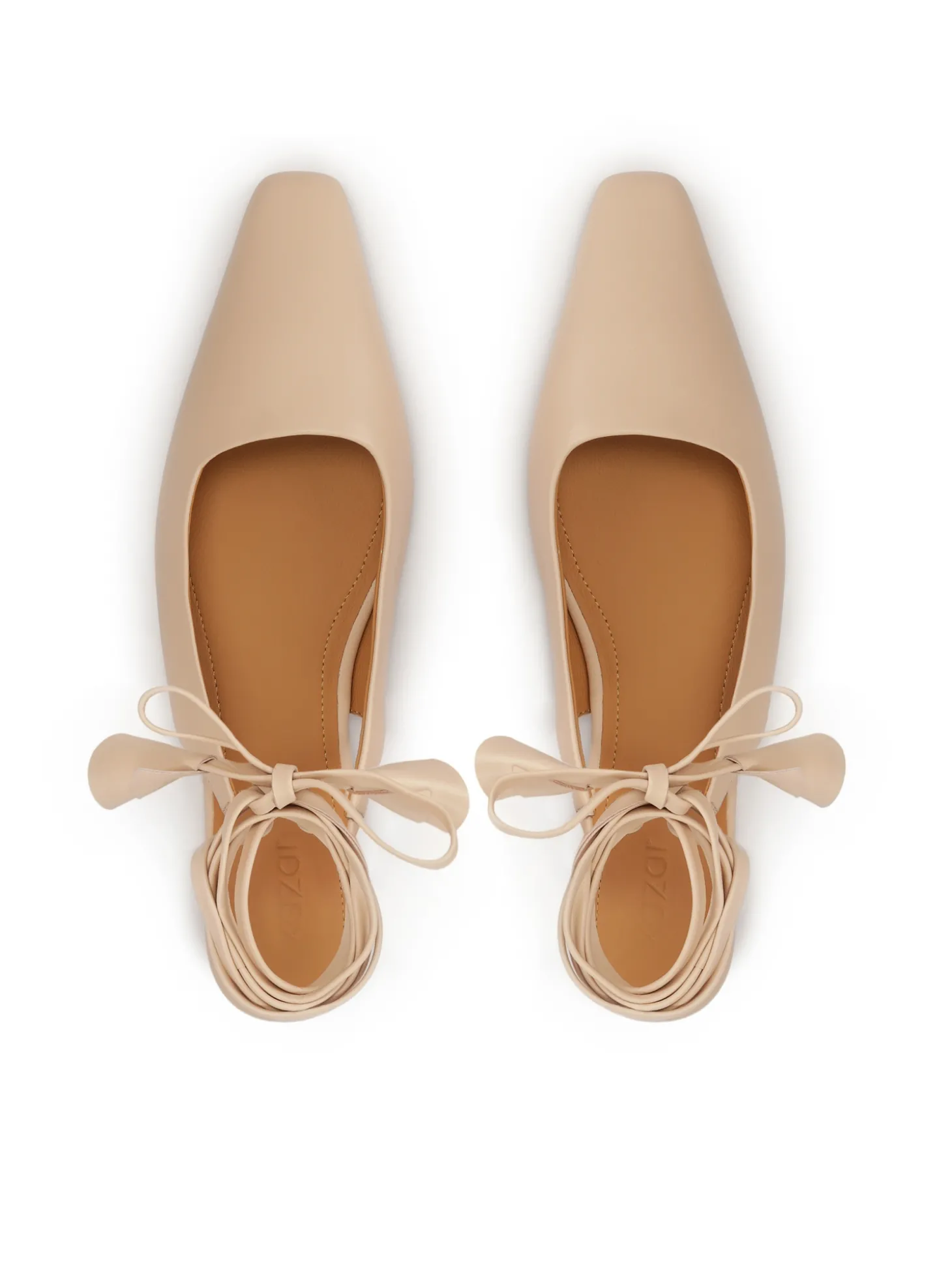 Płaskie wiązane czółenka slingback