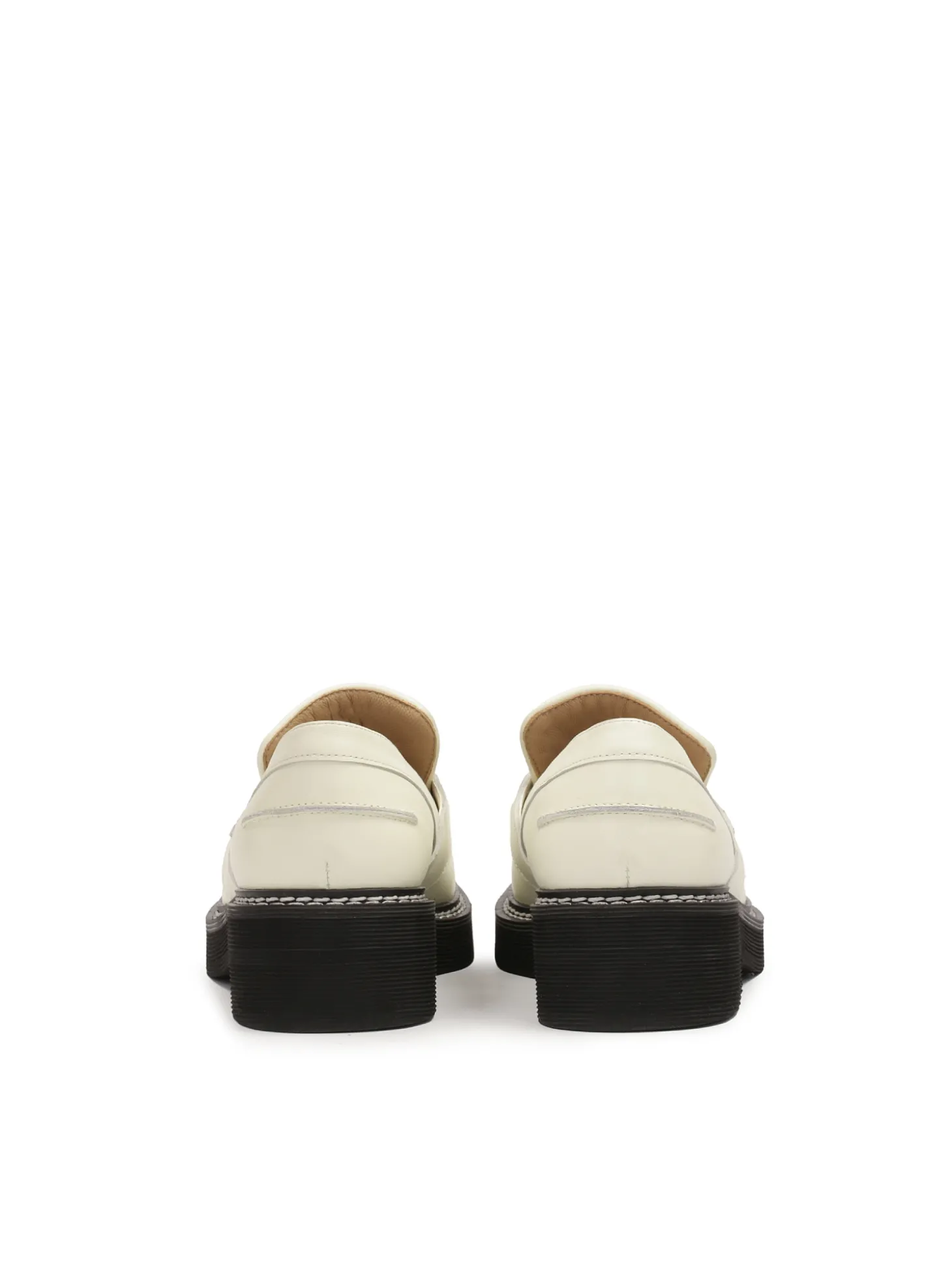Półbuty skórzane off-white z czarną podeszwą