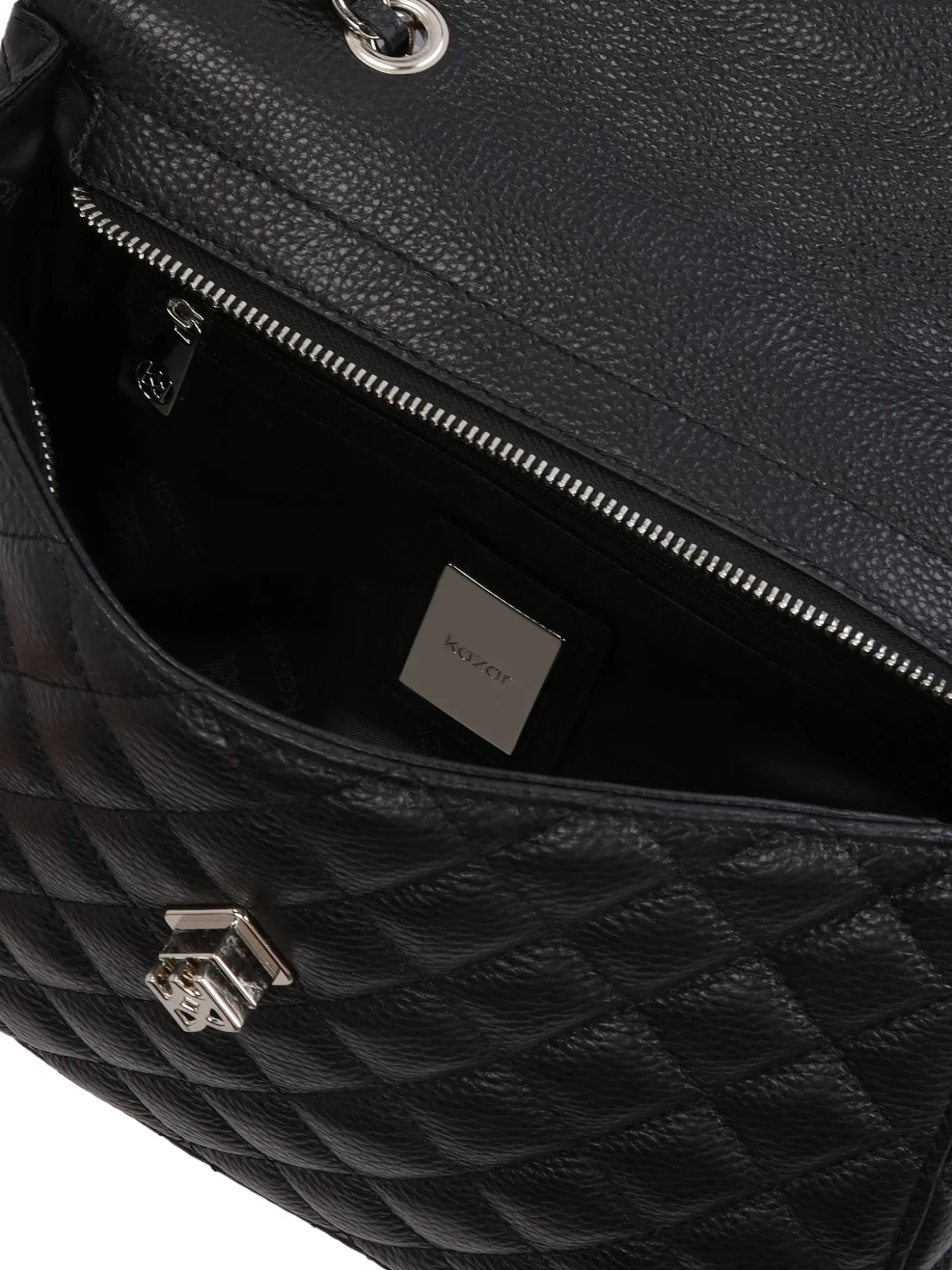 Pikowana torebka z łańcuchem przeplatanym skórzanym paskiem