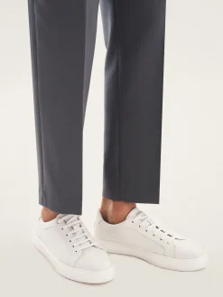 Ponadczasowe sneakersy męskie w kolorze off-white