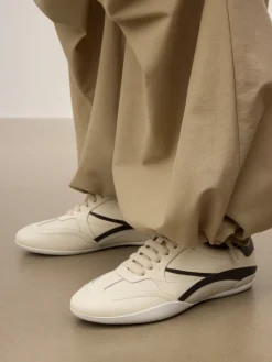 Skórzane sneakersy z kontrastowymi wstawkami