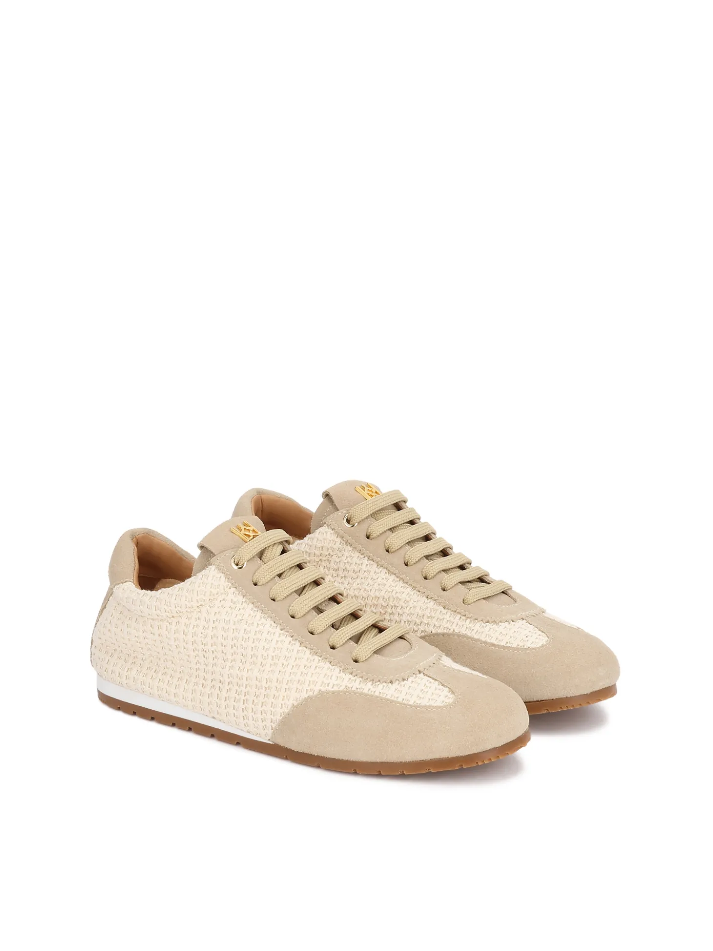 Sneakersy z naturalnych materiałów o subtelnej fakturze