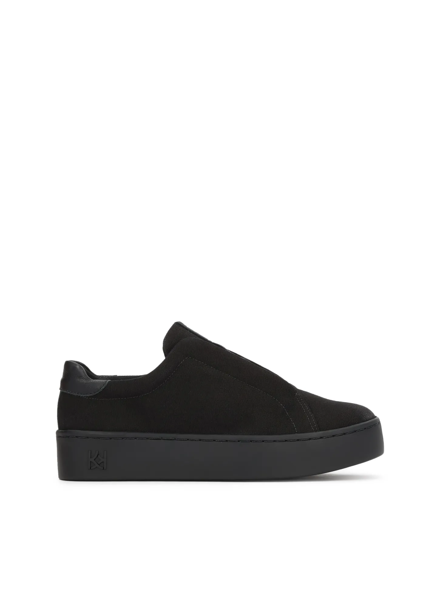Sneakersy z tkaniny na grubszej podeszwie