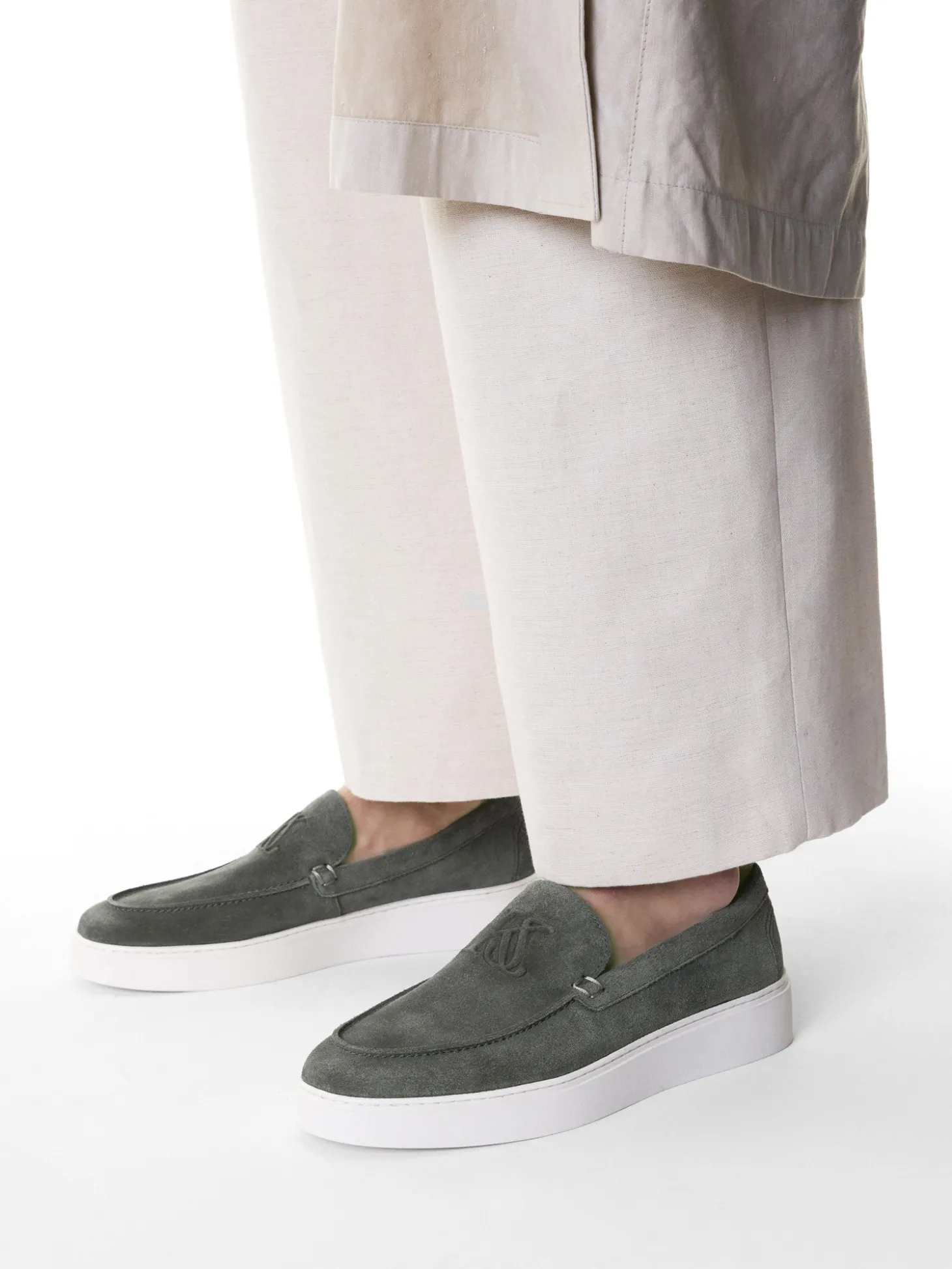 Szare zamszowe loafersy na podeszwie typu sneakers
