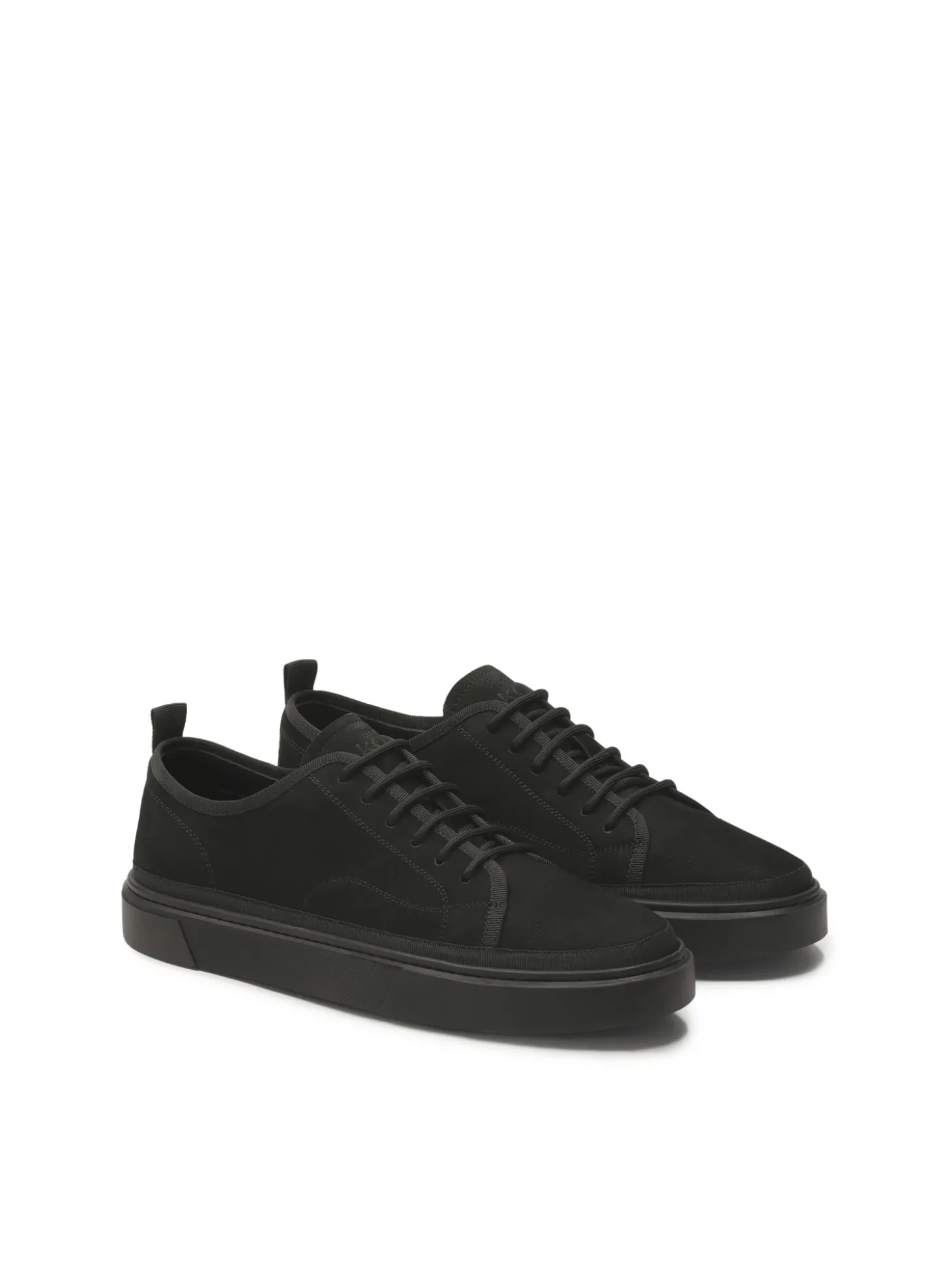 Sznurowane czarne sneakersy z nubuku