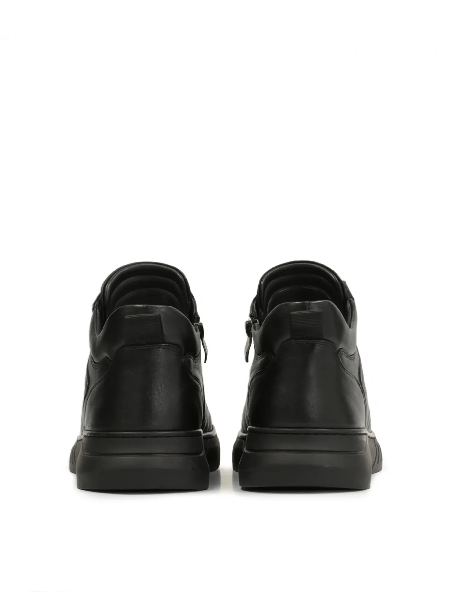 Sznurowane sneakersy męskie z pikowaniem