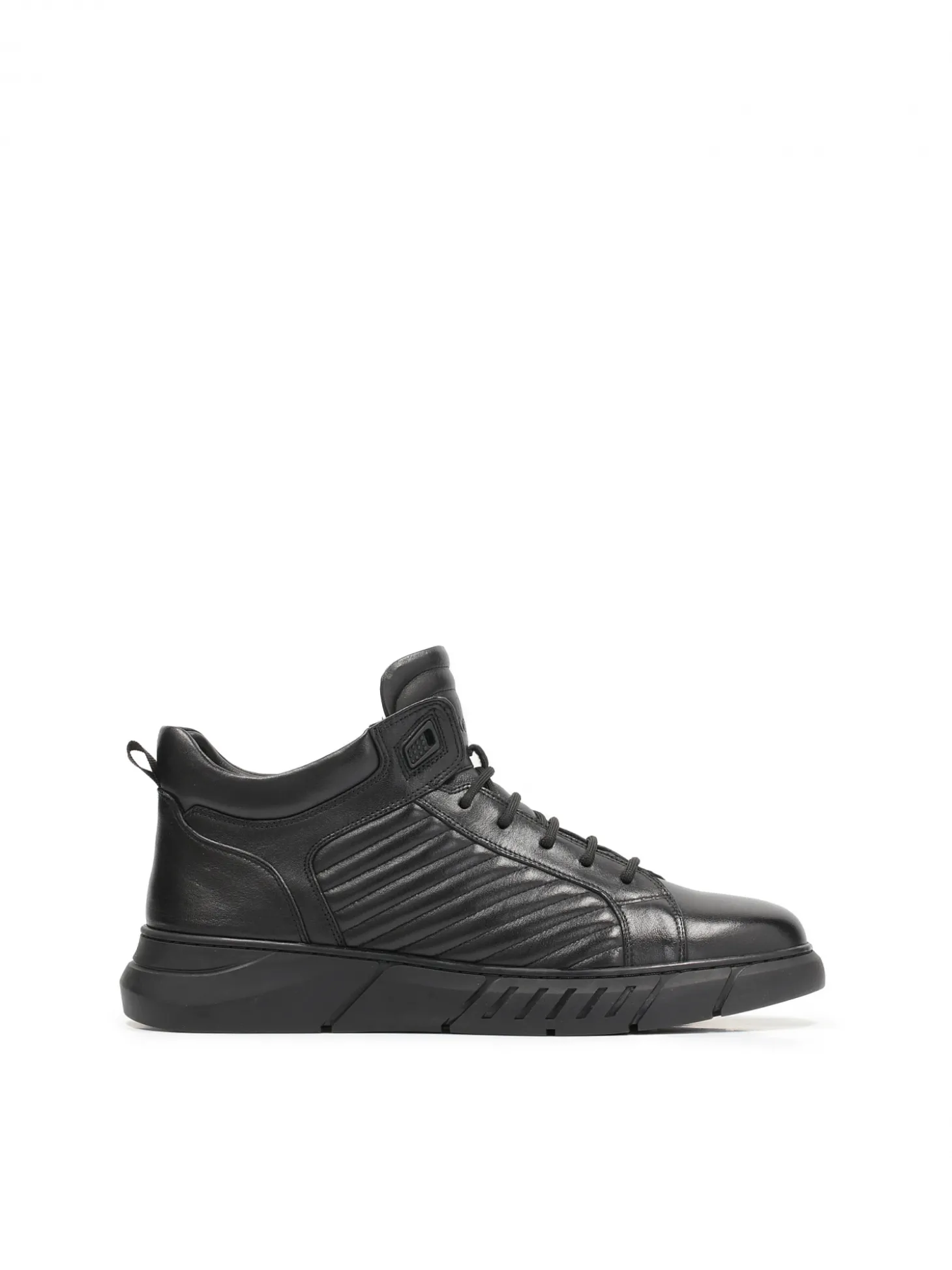 Sznurowane sneakersy męskie z pikowaniem