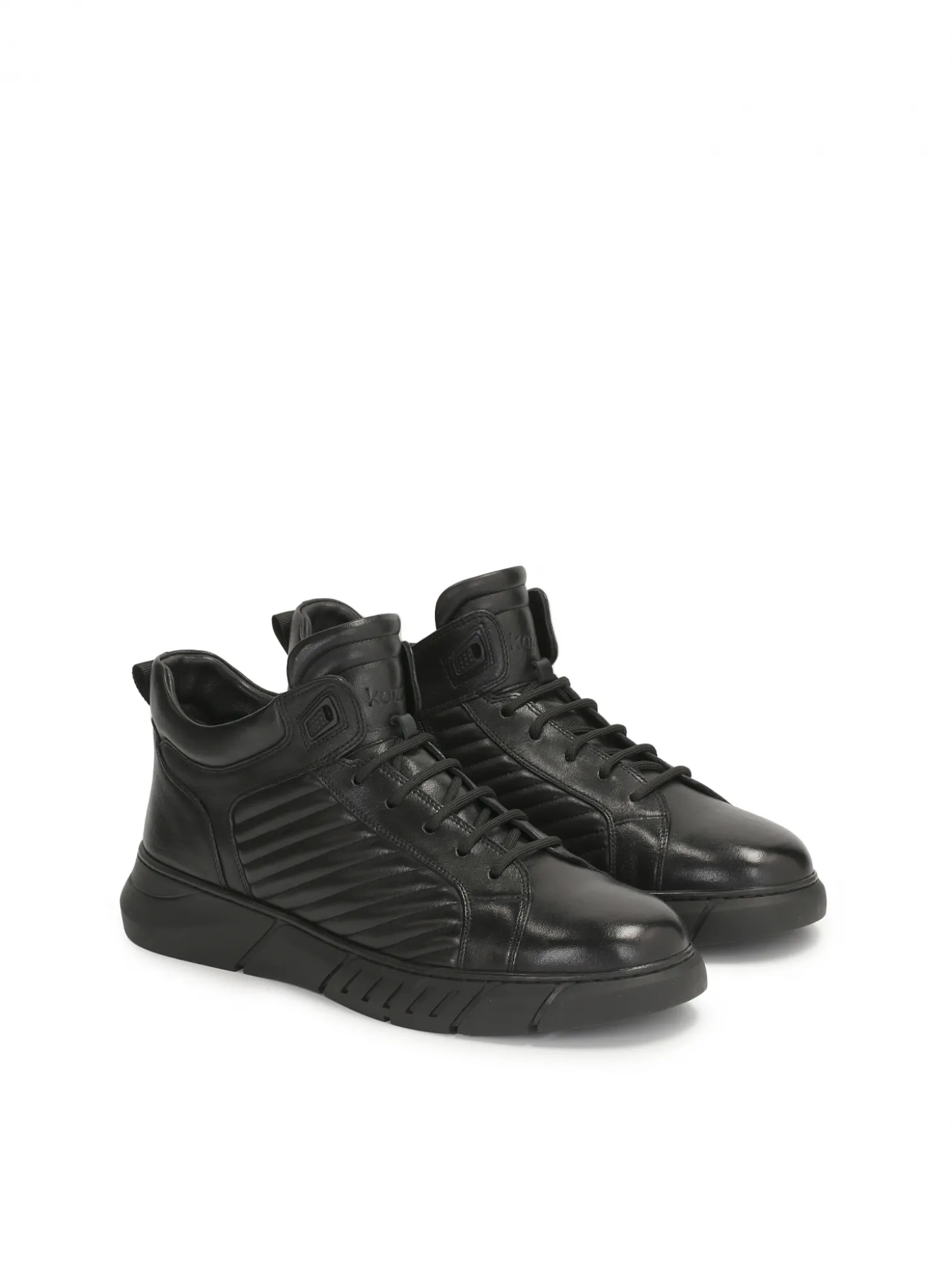 Sznurowane sneakersy męskie z pikowaniem