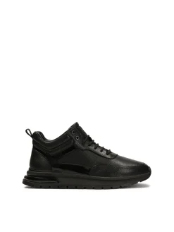 Sznurowane sneakersy ze sportową podeszwą