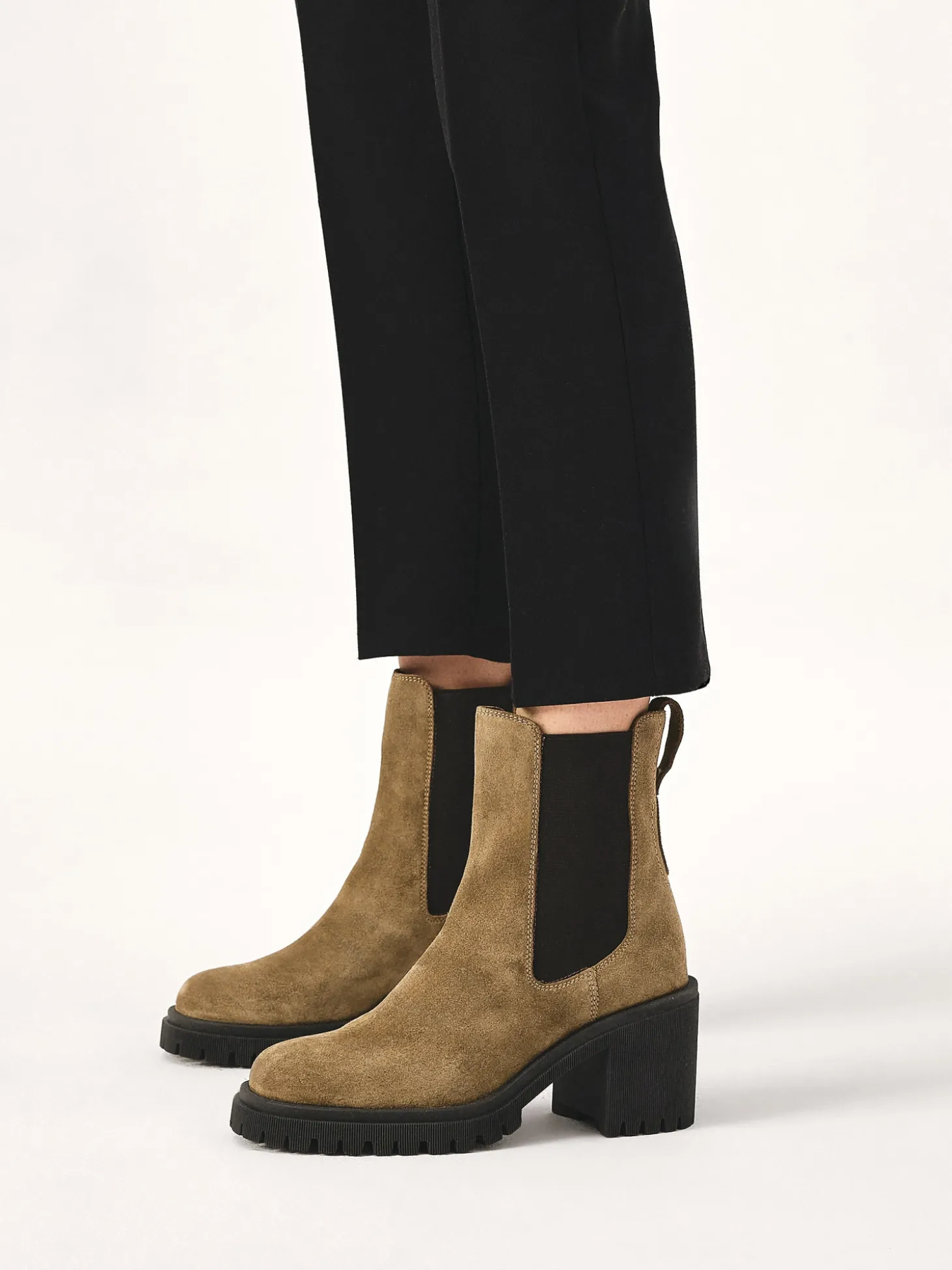 Wsuwane zamszowe botki w stylu casual