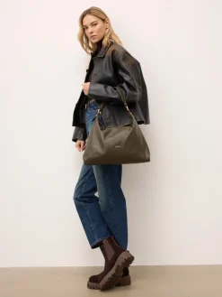 Zamszowe botki typu Chelsea boots