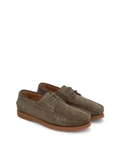 Zamszowe buty typu boat shoes