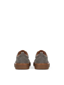Zamszowe sneakersy na prostej podeszwie
